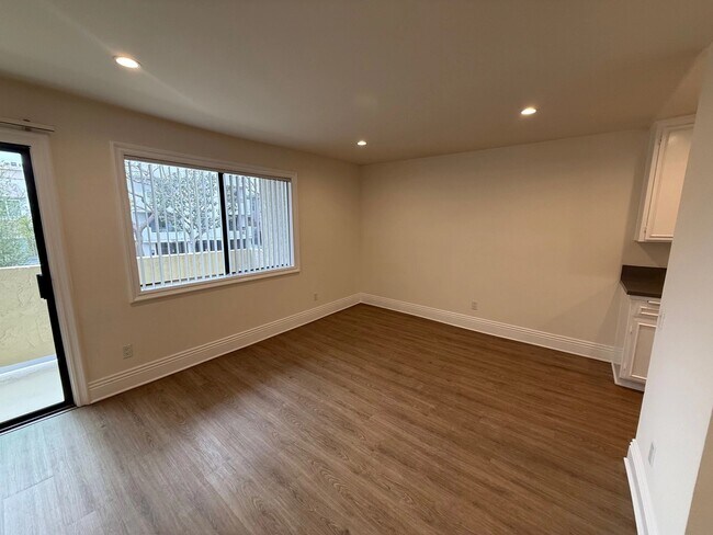 Photo - 1940 Malcolm Ave Unit 101