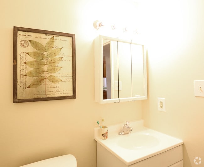Renovated 2BR 2nd Bath