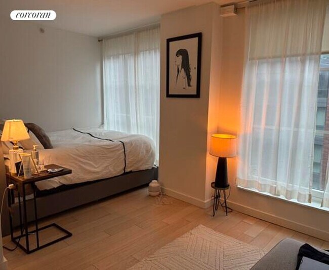 Photo - 535 W 43rd St