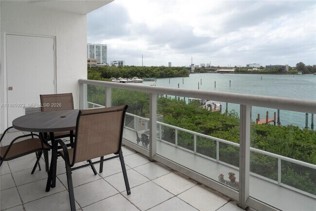 Photo - 17050 N Bay Rd Unidad 406