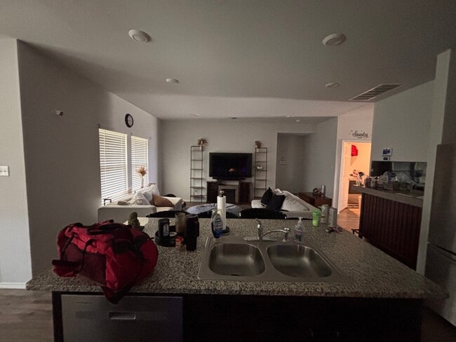 Photo - 642 Wyatt Wy