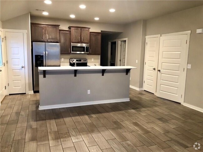 Building Photo - 608 W Weymouth Rental