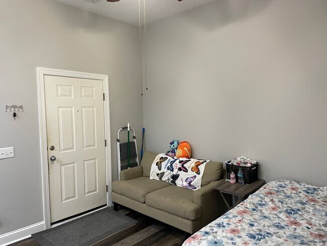 Photo - 42 Cassandra Ln Unit B