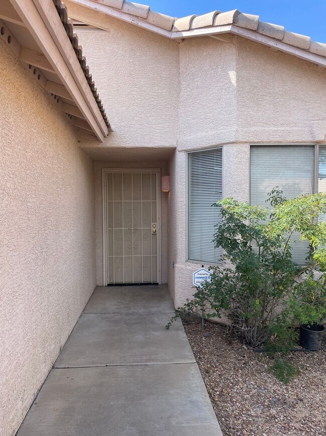 Photo - Large 3 Bedroom! Master Bedroom w/ Sitting Room!