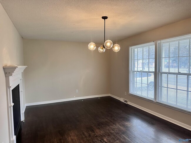 Photo - 326 Drake Ave SW