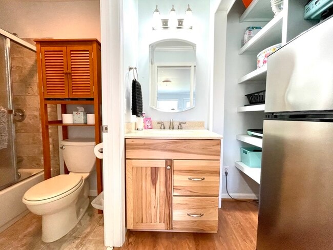 Photo - 3220 Merritt St