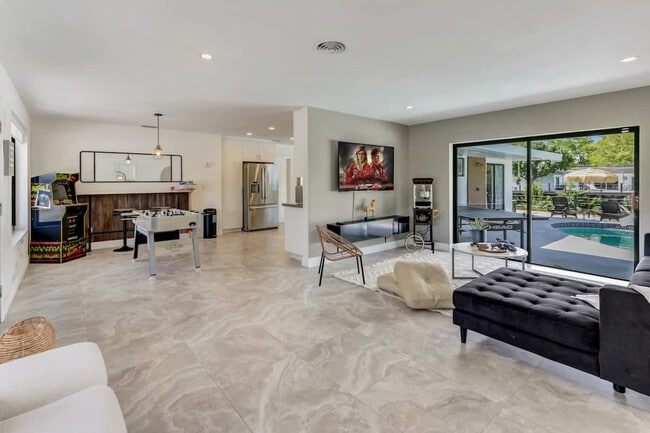 Building Photo - 2325 NE 195th St Unit ID1372348P