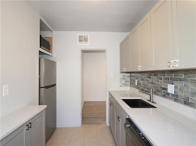 Photo - 91 Rumson Rd NE