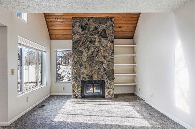 Photo - 2 Bedroom 2 Bathroom Townhome in Heather Ridge!