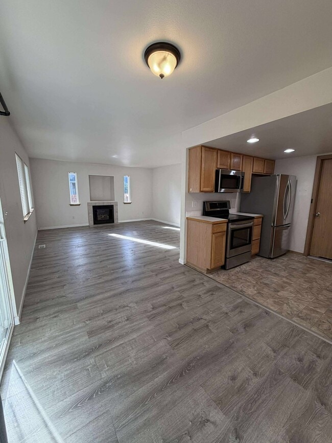 Photo - 904 Avalon Ct SE