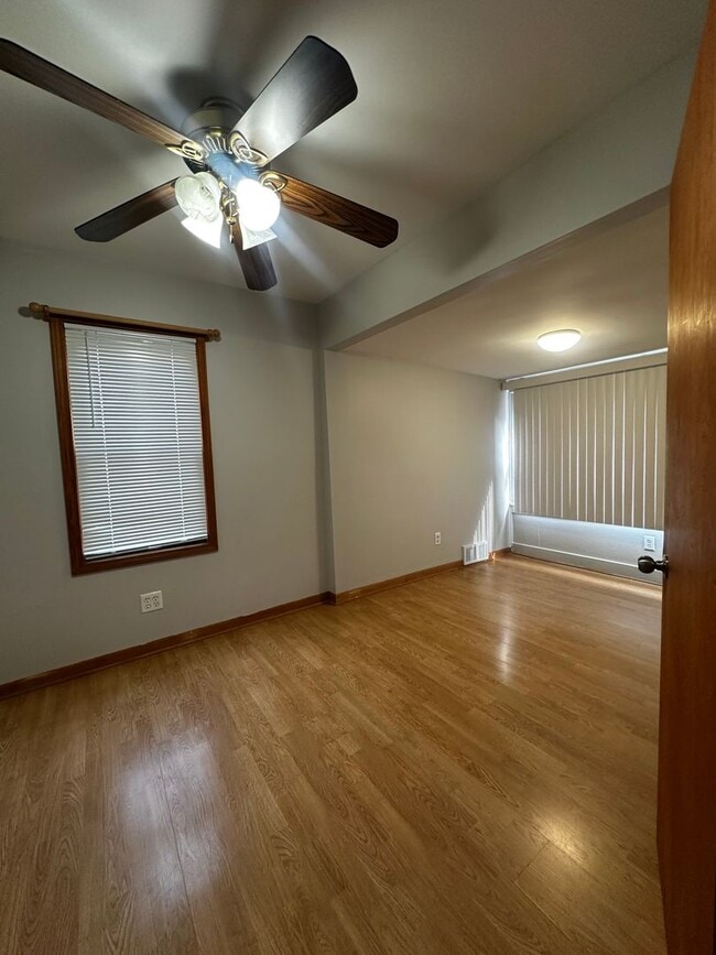 Photo - 257 Fernwood St