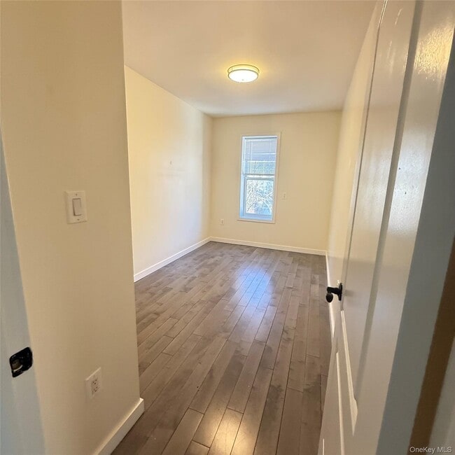 Photo - 76-19 85th Dr