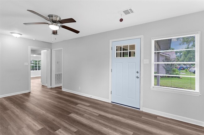 Photo - 1104 Southampton Dr