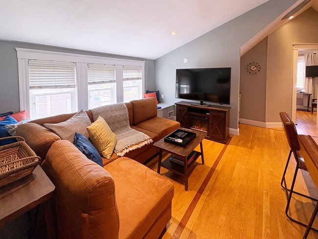 Building Photo - 247 Savin Hill Ave
