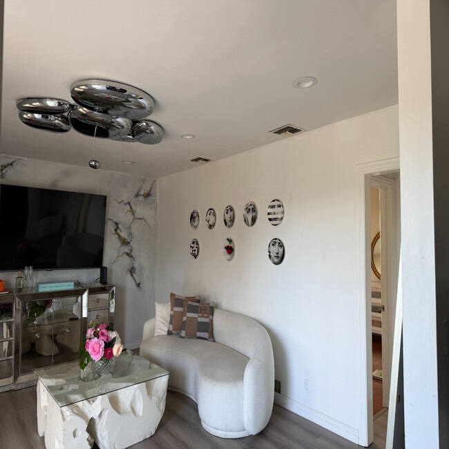 Photo - 11068 Plainview Ave