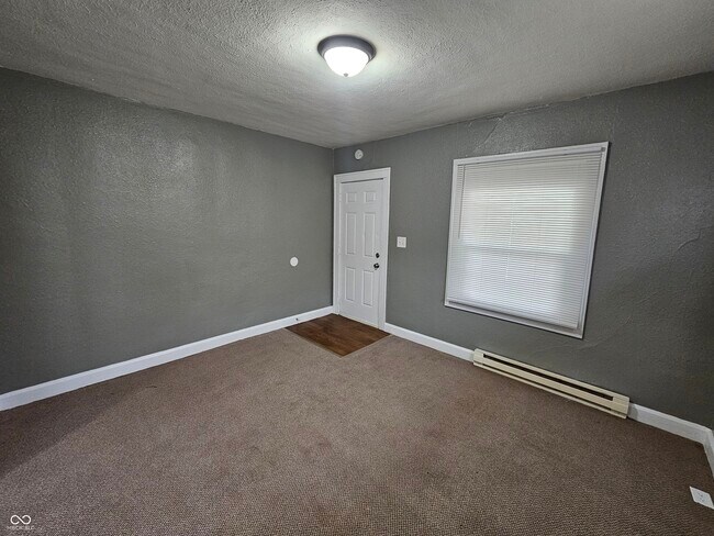 Photo - 835 N Gladstone Ave