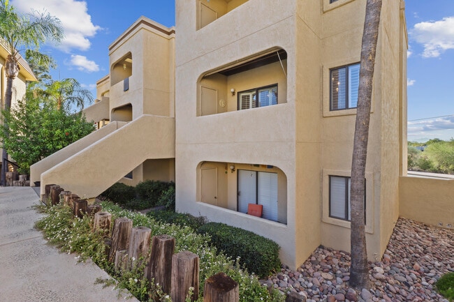 Building Photo - 5500 N Valley View Rd Unit 211 Rental