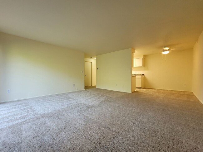 Photo - Conveniently located South Kirkland near Downtown-Laurel Park Unit 228