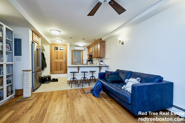 Building Photo - 4 Phillips St Unit A Rental