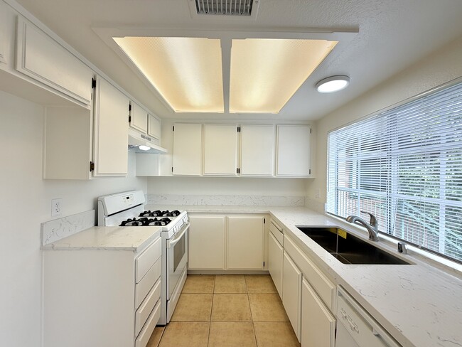 Photo - 2660 Twain Dr