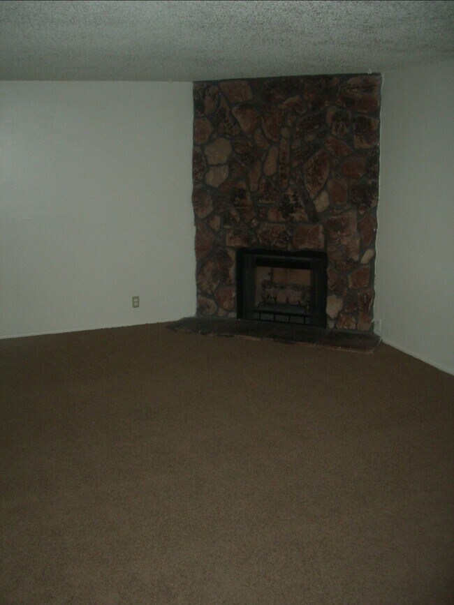 Photo - 475-477 Delta Cir