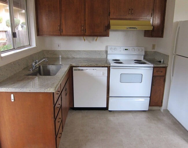 Building Photo - 2674 Woodridge Ct Unit 11 Rental