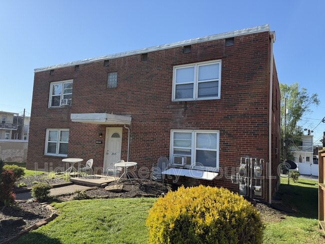 Photo - 2515 Woodlawn St Unidad 3