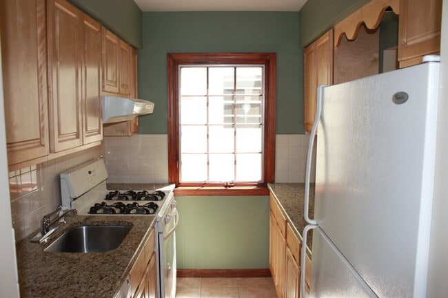 Photo - 64 Parkway Rd Unit 2B