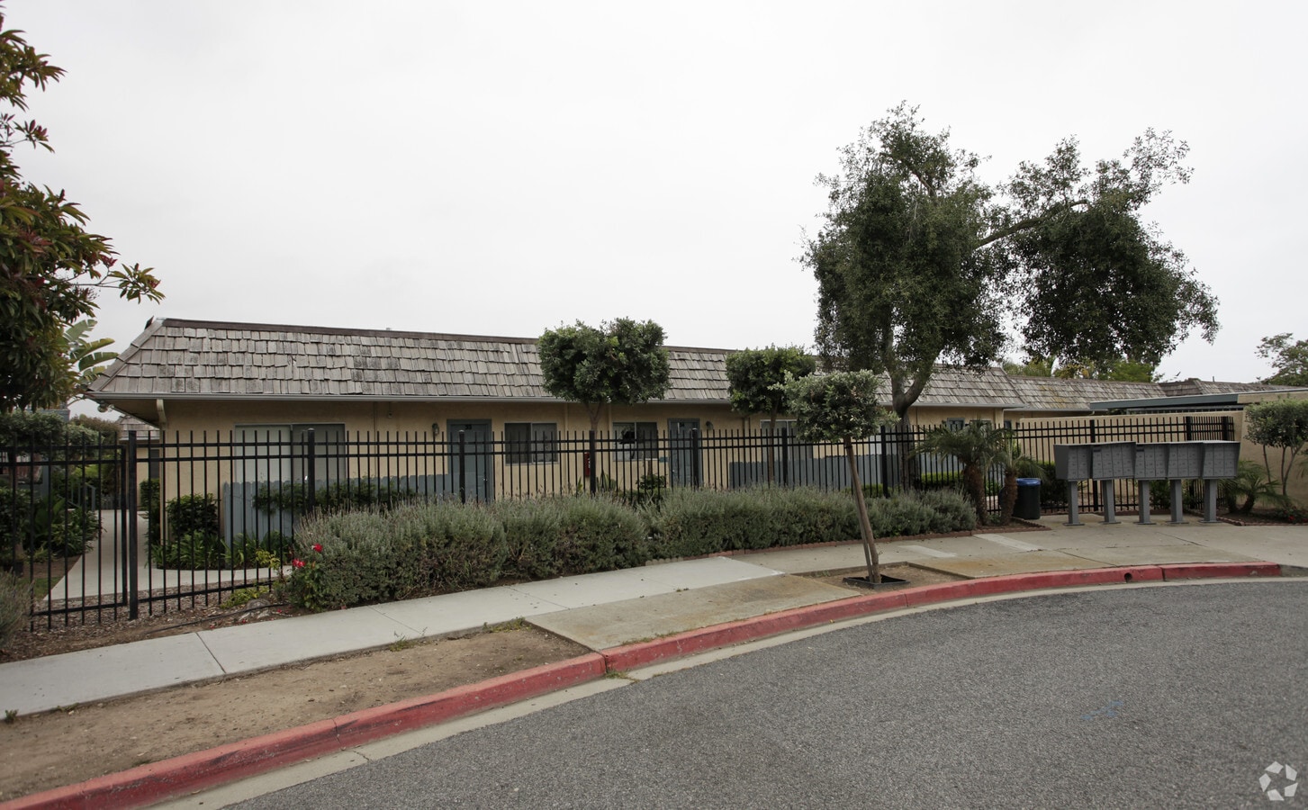 Photo - Dahlia Court Apartments