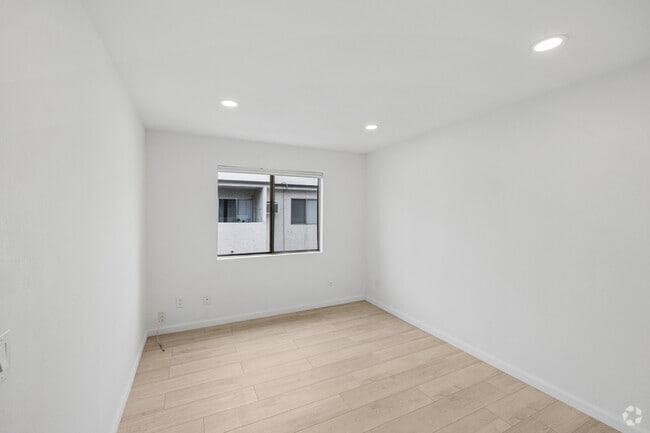 1BR, 1BA - 900SF - Bedroom
