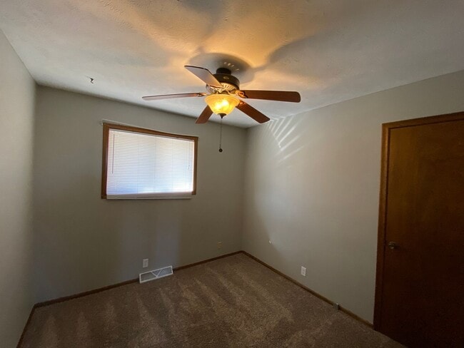 Photo - Beautiful 3 Bedroom Split entry in Gretna