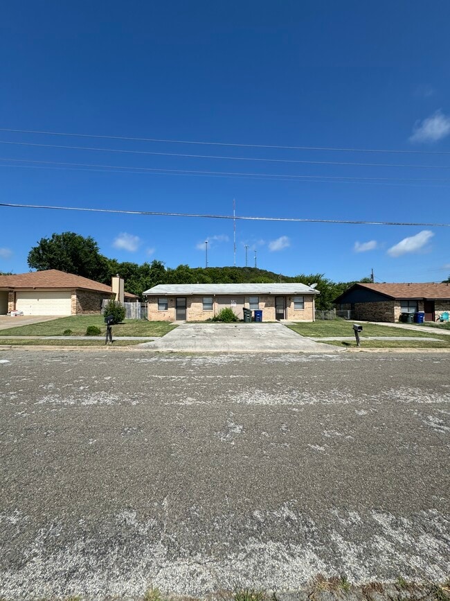 Building Photo - 807 N 3rd St Rental