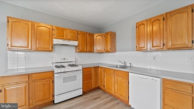 Photo - 203 S Springfield Rd