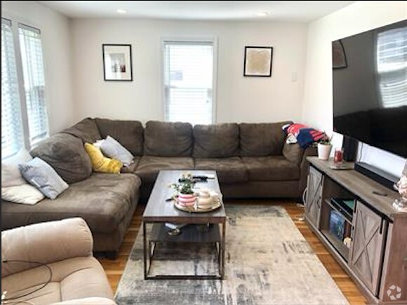 Building Photo - 177 Faneuil St Unit 1 Rental