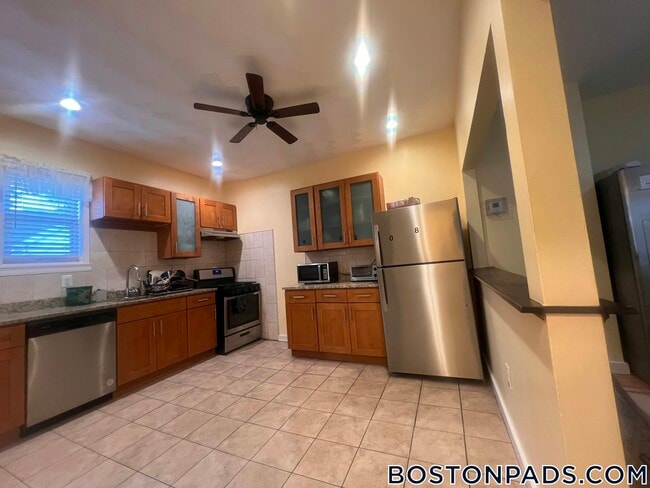 Photo - 816 River St