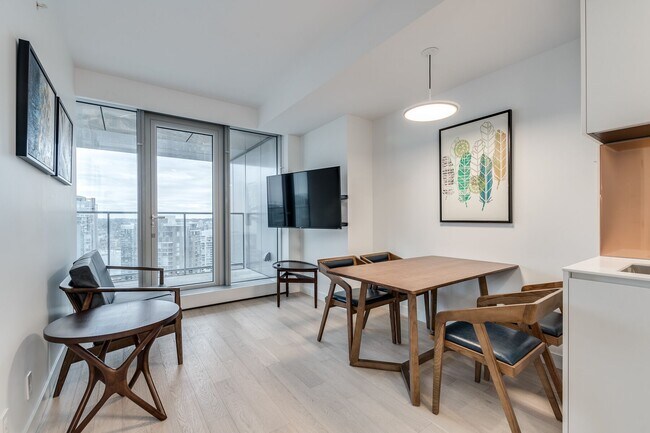 Photo - 1480 Howe St