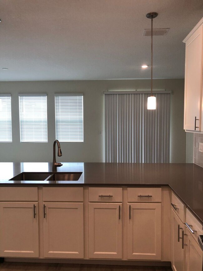 3BD/2.5BA Townhome in Econ Trails Near Val... House Rental in Orlando