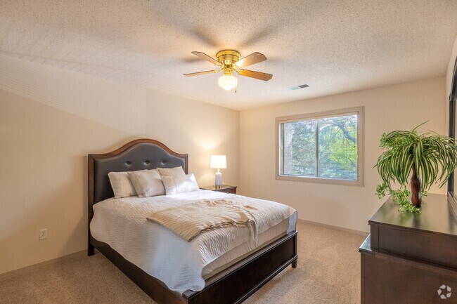 2BR, 2BA - 1,064SF - Bedroom