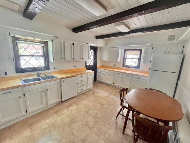 Photo - 105-107 Richards Unit 107B
