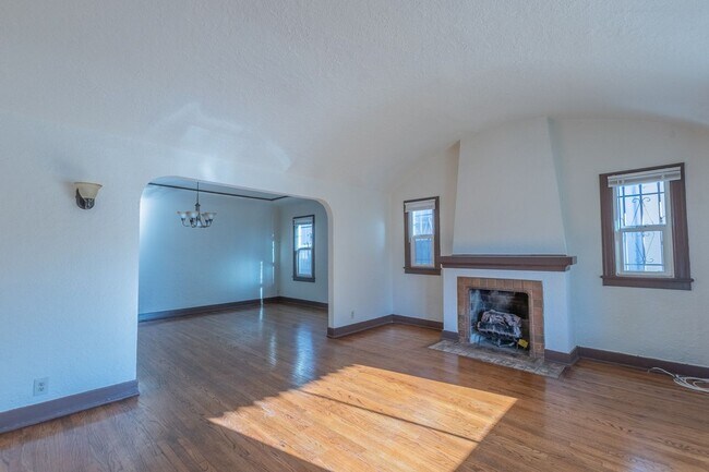 2226 Redondo Blvd