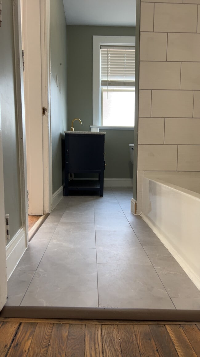 Building Photo - 3896 Reading Rd Unit N