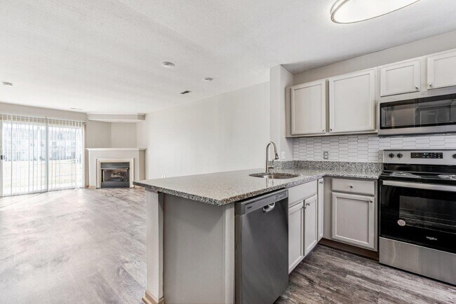 Eastpointe Lakes Apartments and Townhomes