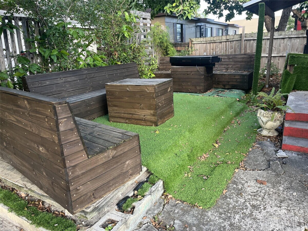 Photo - 597 NW 69th St