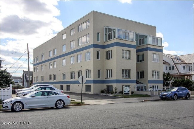 Building Photo - 15 Garfield Ave Unit 102