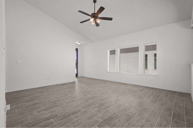 Photo - 12832 Linstead Ave