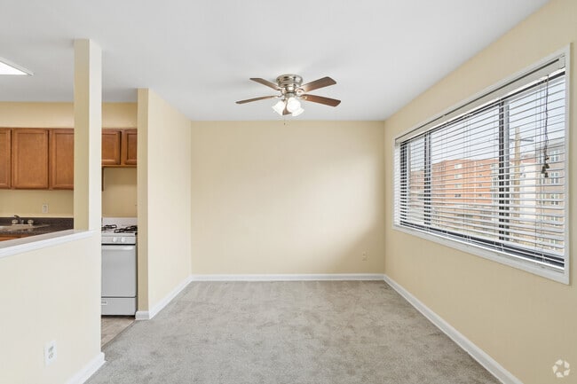 1BR, 1BA - 832SF - Dining Room
