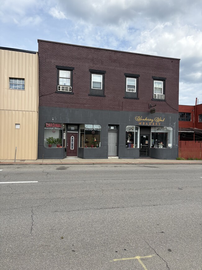Apt upstairs 424 1/2 Washington st - 424 W Washington St Unit 2