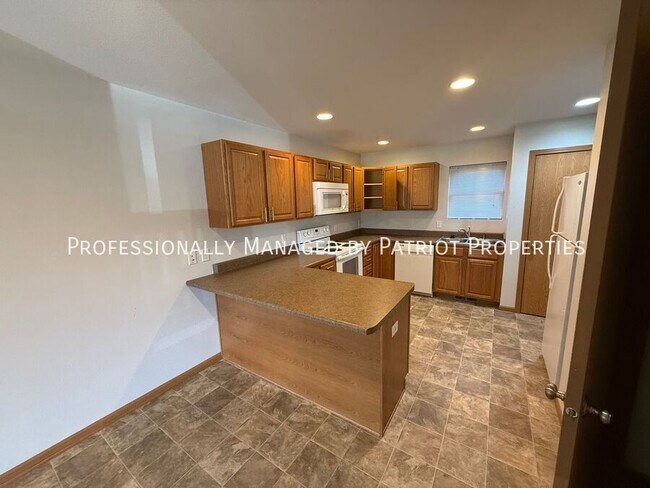 Building Photo - 819 Hawkeye Dr