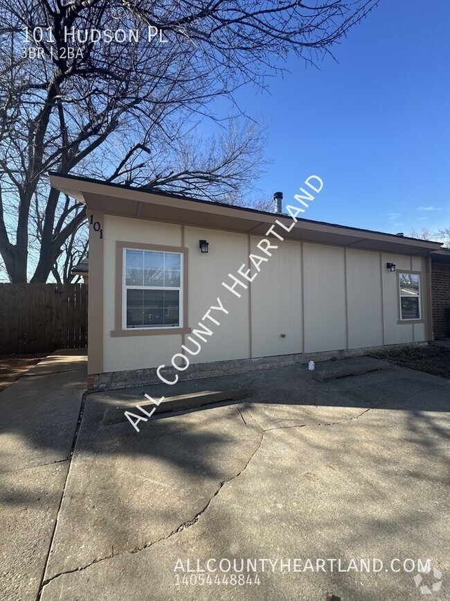 Building Photo - Updated 3 bed 2 bath in Midwest City! Rental