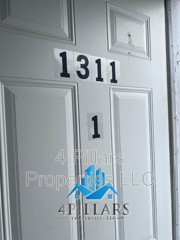 Building Photo - 1311 E Columbus Dr Unit 1